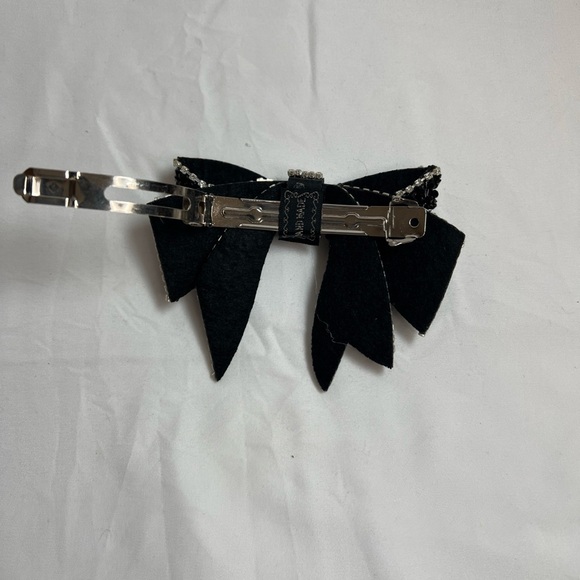 Elegant Black and Silver Bow Hair Clip - Picture 5 of 6